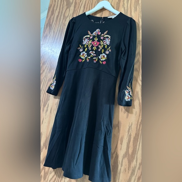 LOFT - Embroidered Long-Sleeved Dress (size 6) - Picture 1 of 3